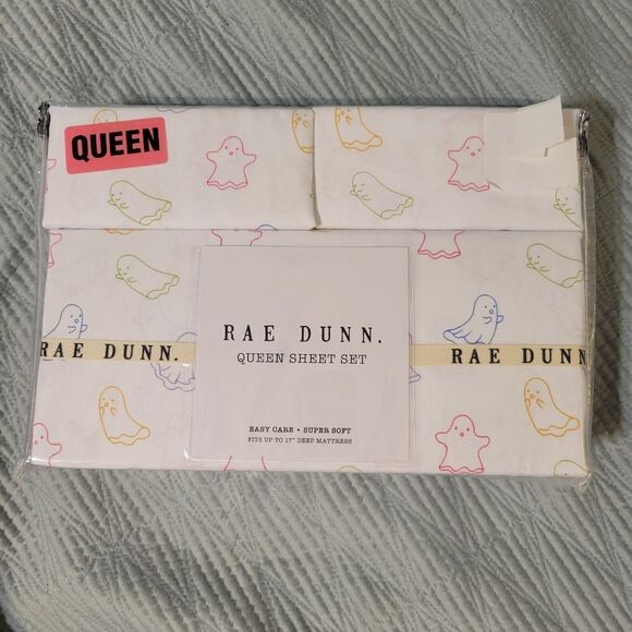 GHOSTS NEW RAE DUNN HALLOWEEN QUEEN EASY CARE RAINBOW SHEET SET BLUE RED NWT - Picture 1 of 10